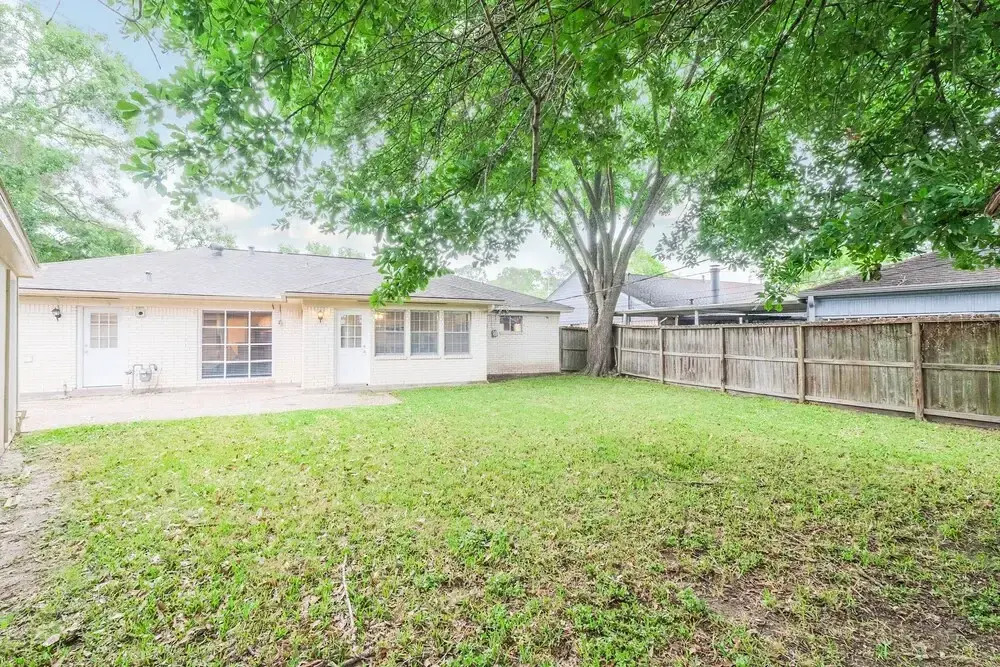 The Locals in SW Houston, Sleeps 9, Work-cation, King Bd, Pet, High Speed Wifi