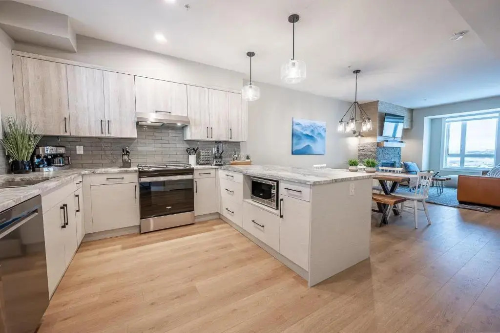 Grizzly Ridge Getaway Brand New, Hot Tub, Sleeps 11