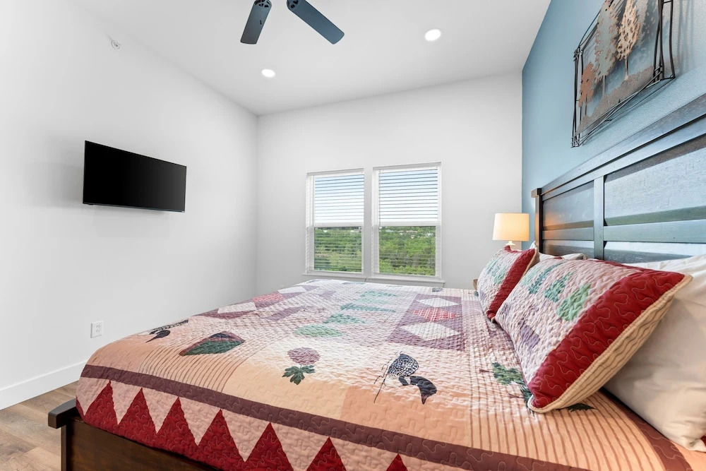 Majestic On Tablerock 5 Bedroom Home by RedAwning