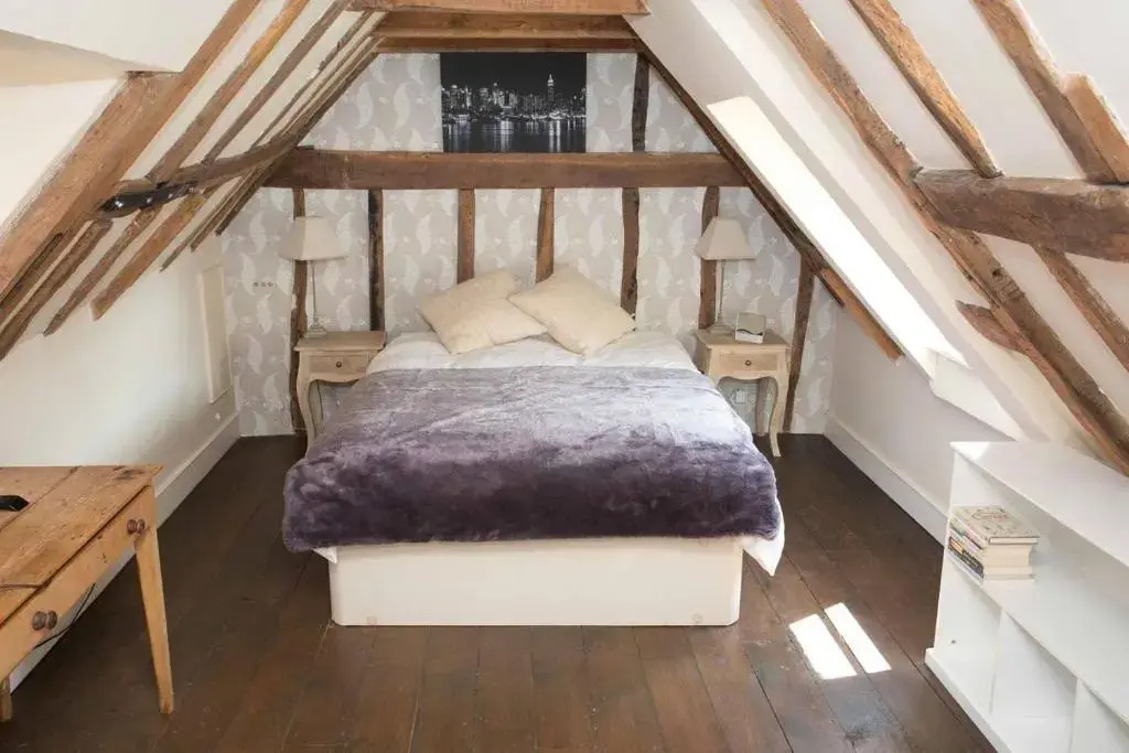 Medieval Town House - Walled Garden Sleeps 8