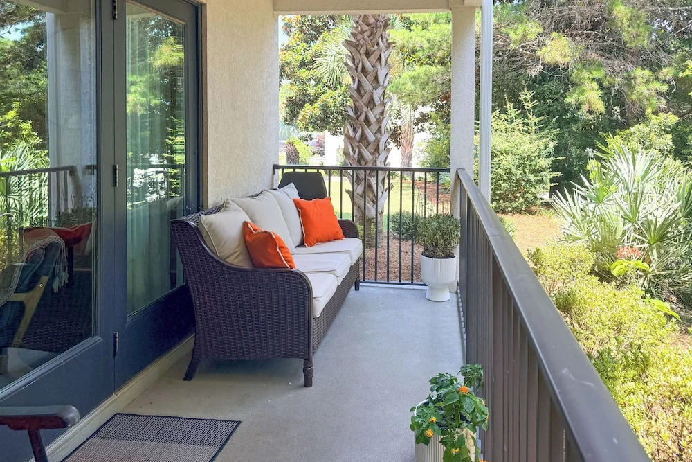 Bright Condo w/ Pool, 3 Blocks to Santa Rosa Beach