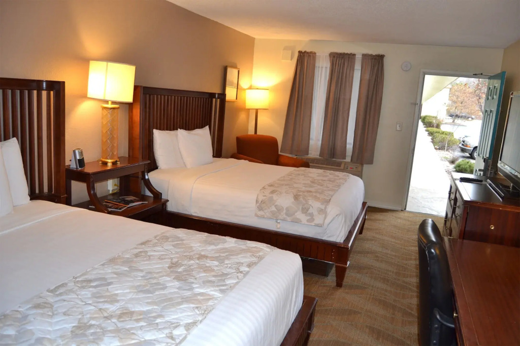 Cascades Inn