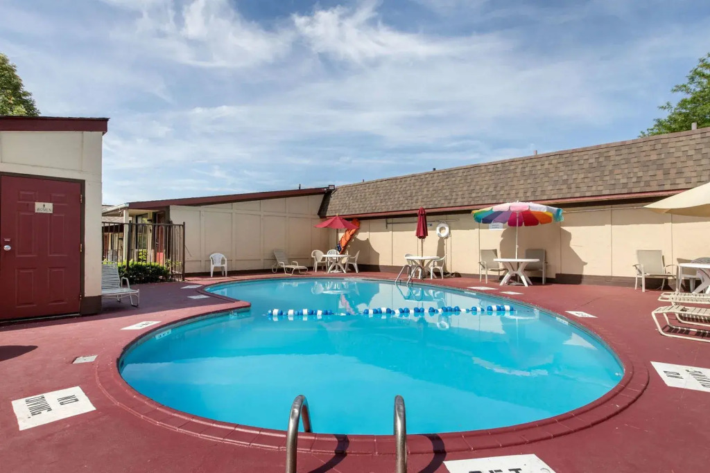 Rodeway Inn Auburn Hills - Detroit