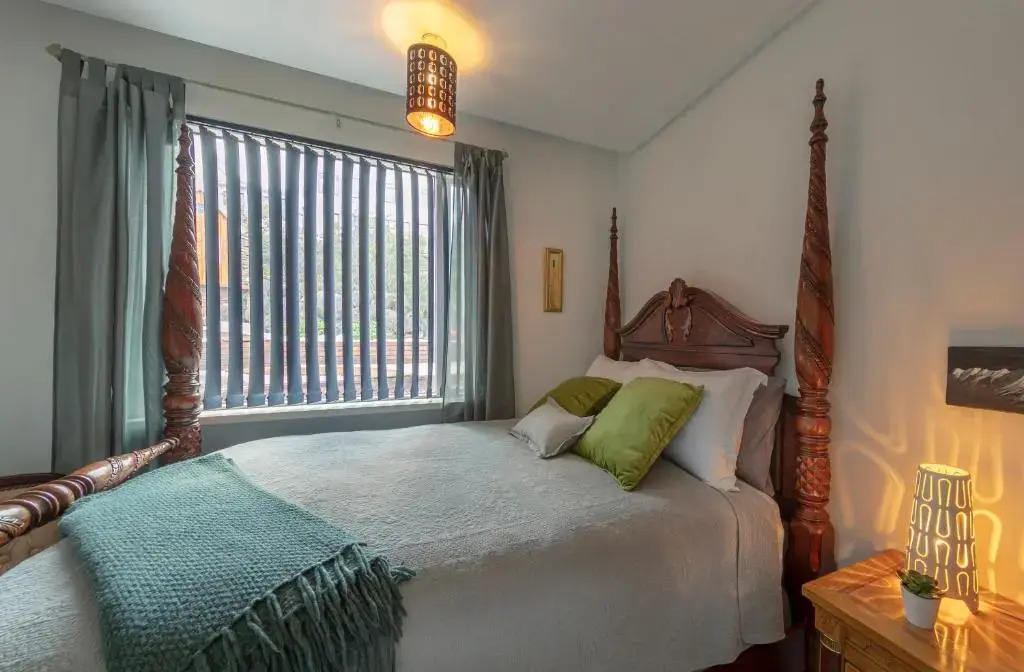 ICELAND SJF Villa, Hot tub & Outdoor Sauna Amazing Mountains and City View Over Reykjavík