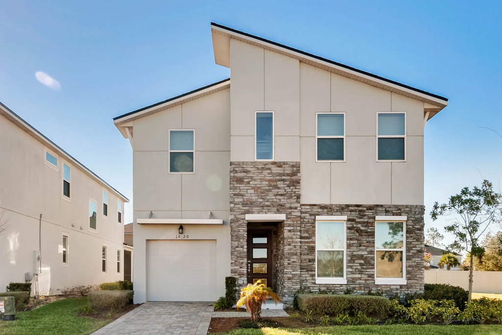 5 Bedrooms 55 Bathrooms Solara 1620 Hg