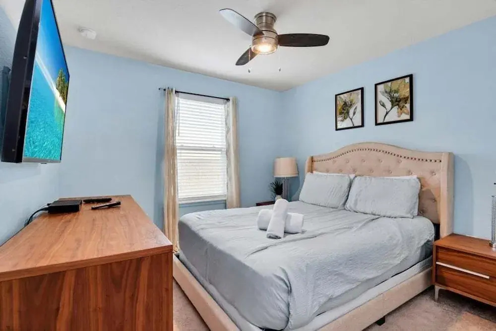 Your Enchanted Take Me Away Townhome! 5 Bedroom Townhouse