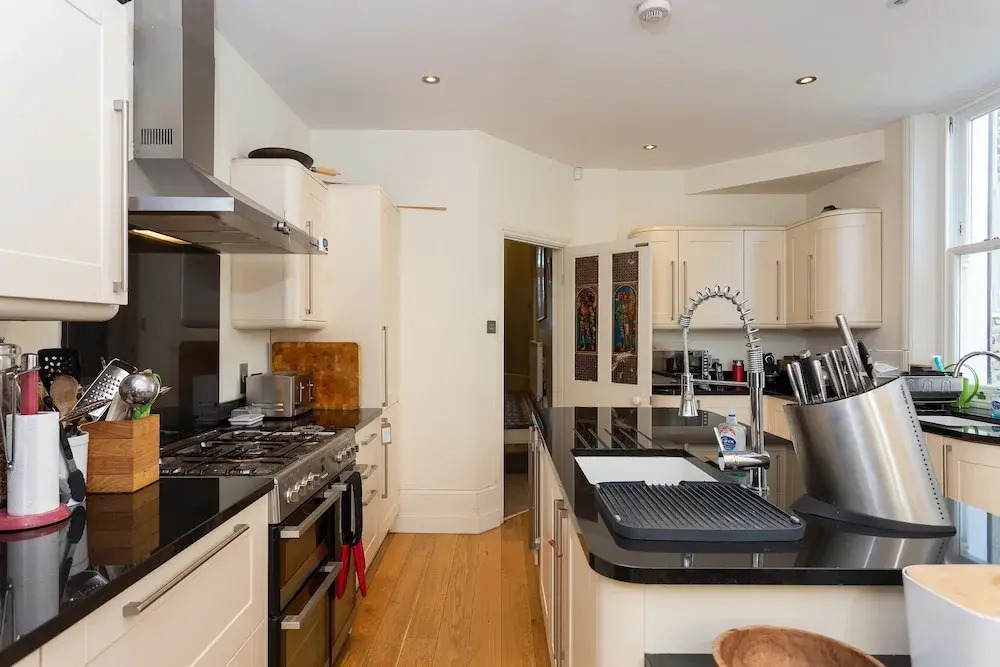 4 Bedroom Home In South London