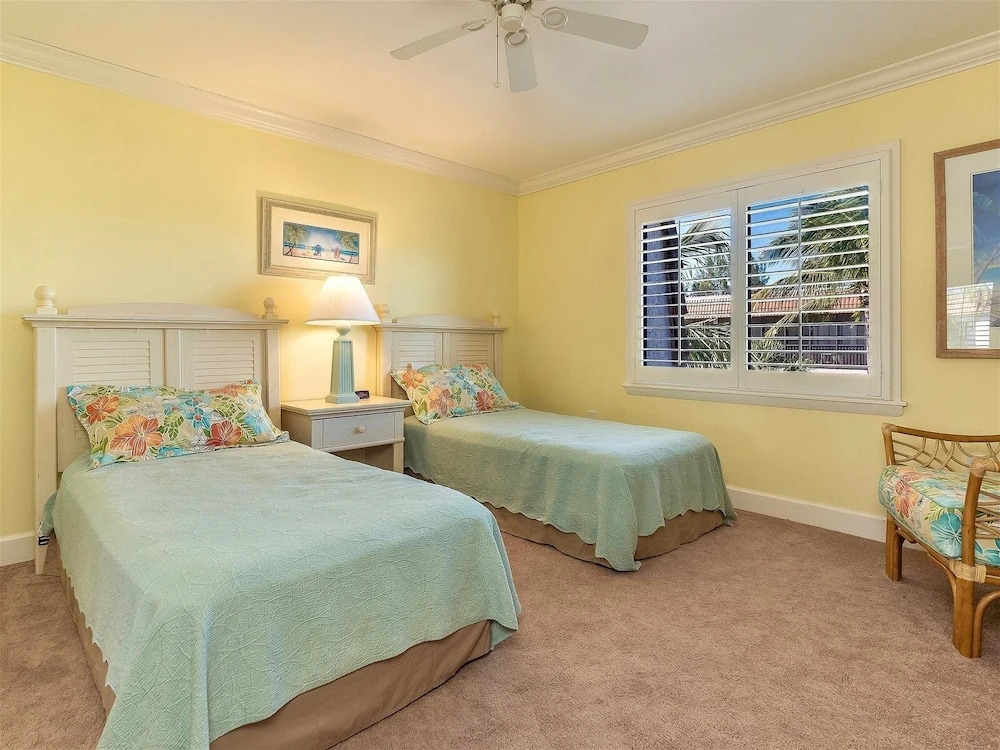 Shorewood Condos by Dream Vacation Rentals
