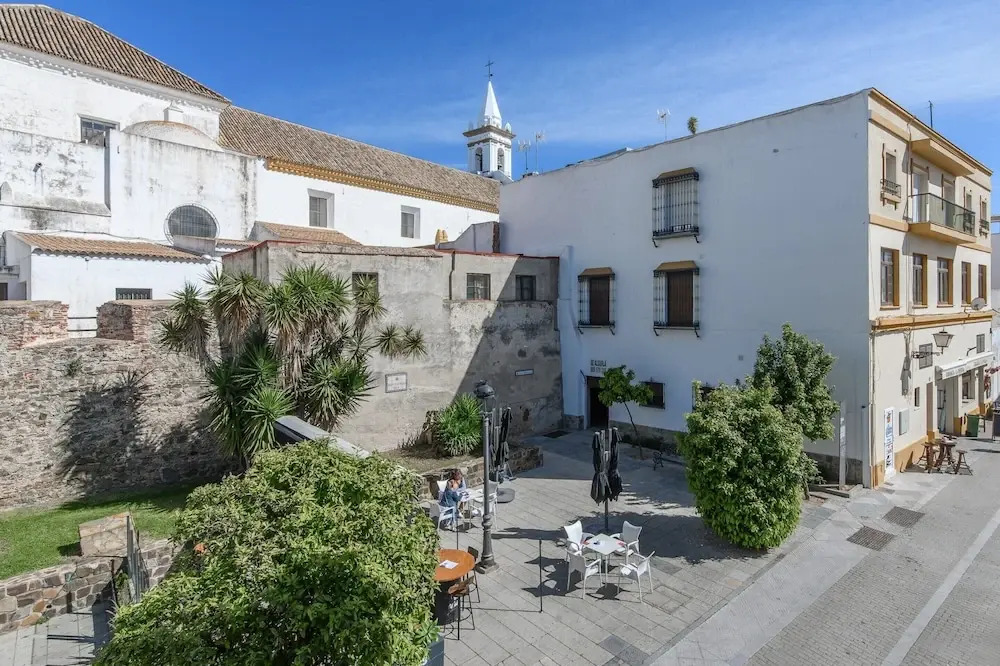 Ayamonte Central: Your Urban Oasis