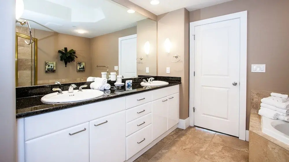 Poolside Views Two Bedroom Two Bathroom - Unit Crd1016