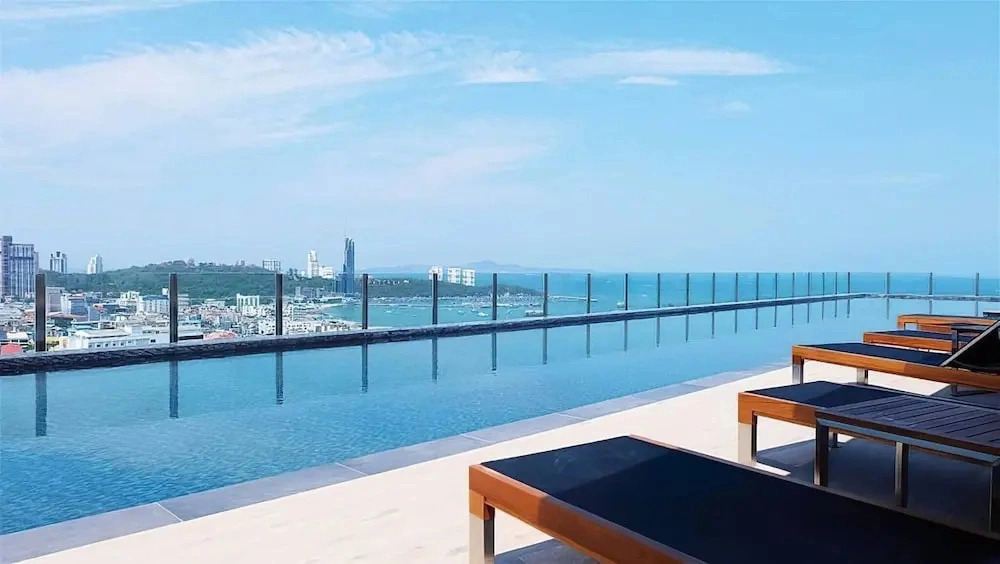 Near The Beach and Best Pool - Great Location