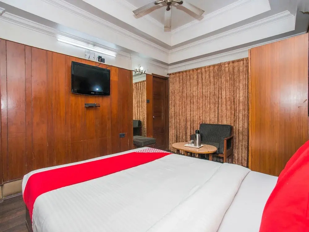 OYO 3778 Hotel Pulkeshi
