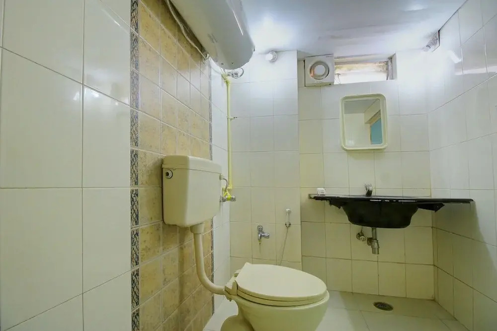 OYO 10068 Hotel Rathna