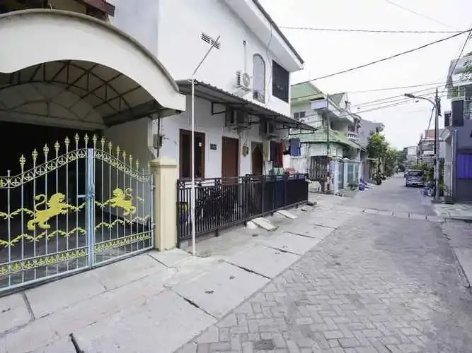 OYO Life 2446 Kost Putri Gubeng Kertajaya
