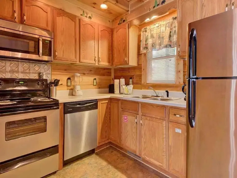 Three Bears Cabin 1 Bedroom Home with Hot Tub