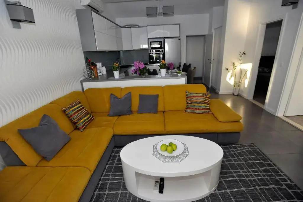 Apartment Mira II