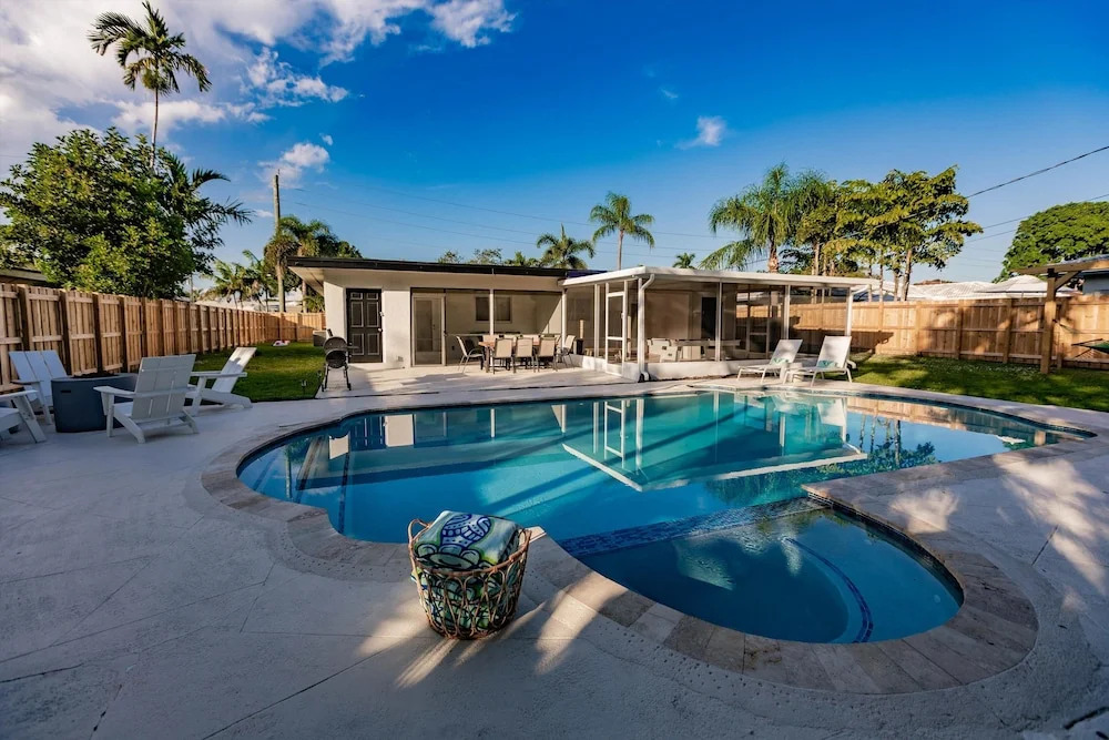 Fox Lagoon Pool Spa Villa 6BD Luxury Stay