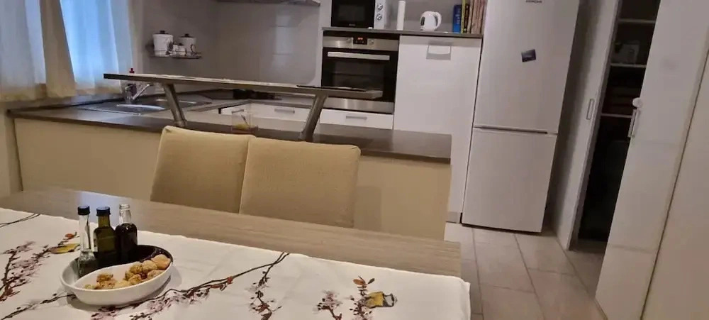 Spacious Apartment in Kastel Novi