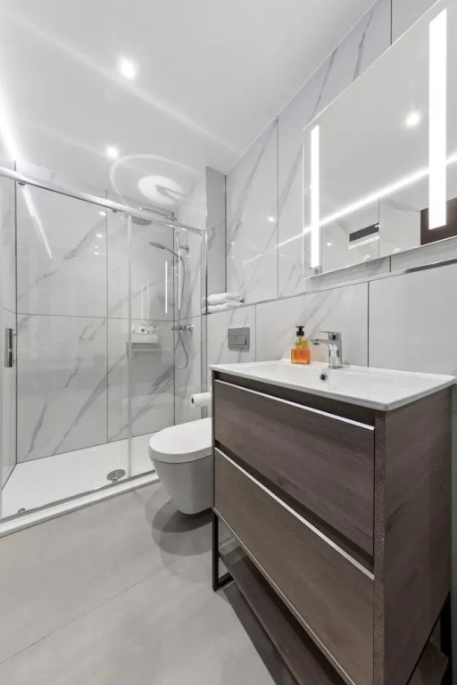 Huge Cosy Studio Family Sleeps 4 North West London
