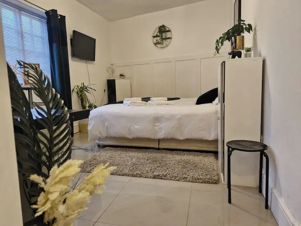 Beachside Retreat - Pets Ok - Free Parking