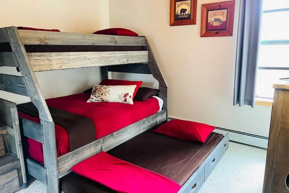 Ski & Hike: Mtn-view Condo in Silverthorne!
