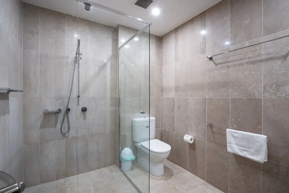 Modern 1-bed Unit With Pool Views and Balcony
