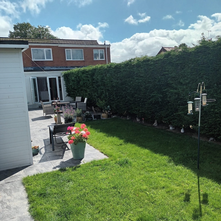 Near Beach - Garden - Pets - Parking - Sleeps 4