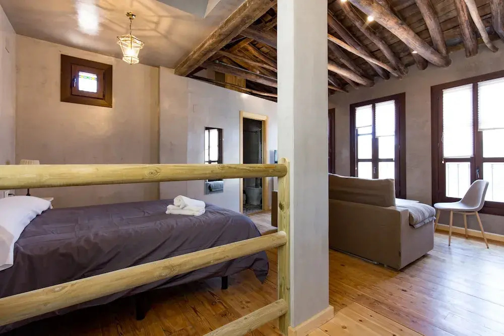 Los Lobos Suites