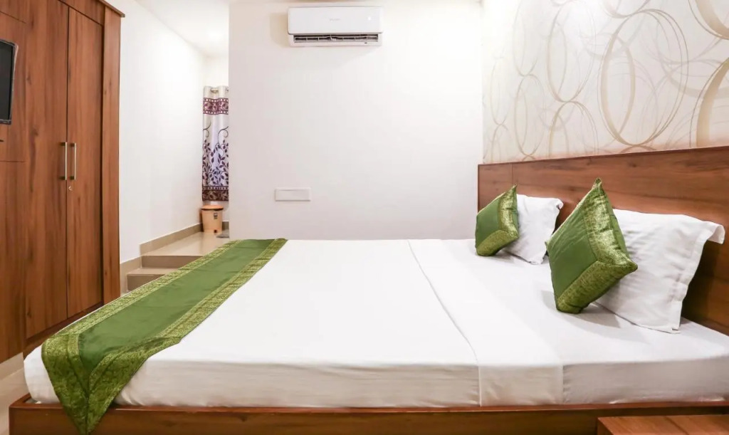 Treebo Comforts Inn, University Road Deralakatte