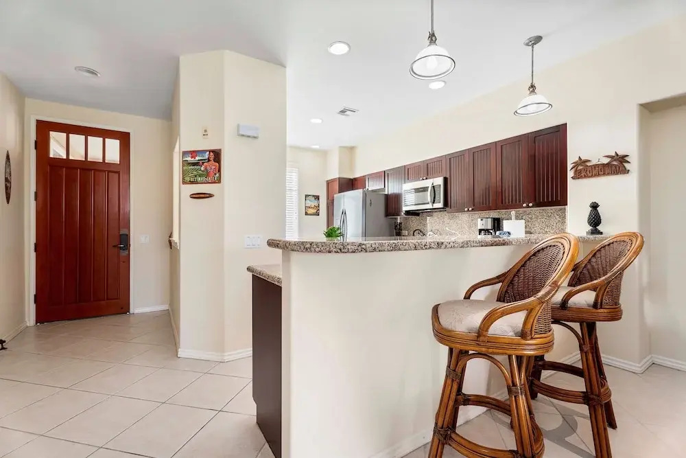 Concierge Included - Walk to Restaurants & Shopping - AC - Infinity Pool! -vrkcv