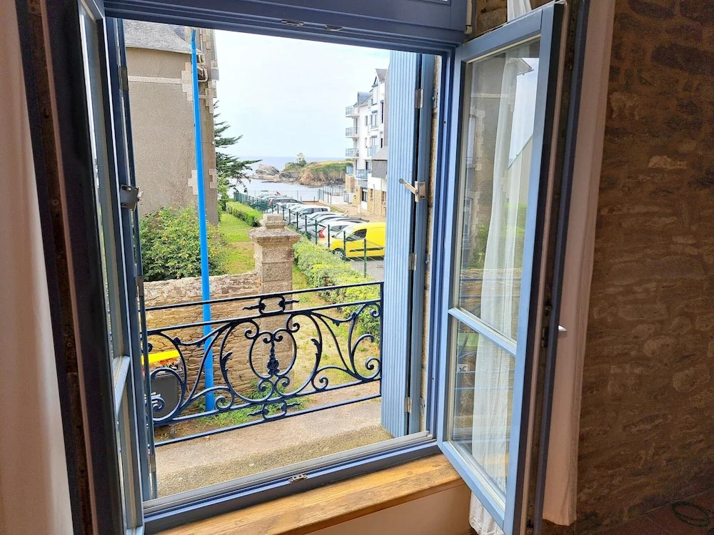 Home With Sea View in Le Pouldu