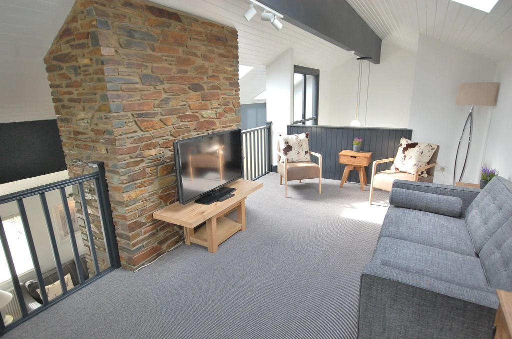 Highwood House - Luxury Cottage, Hot Tub, Sea Views