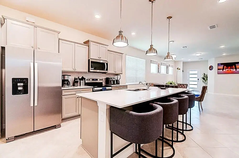 15976 Spacious Charming Family Getaway