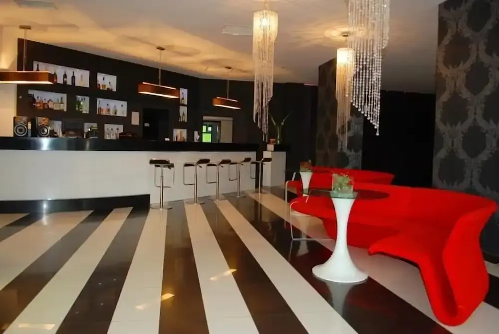 Hotel Black & White