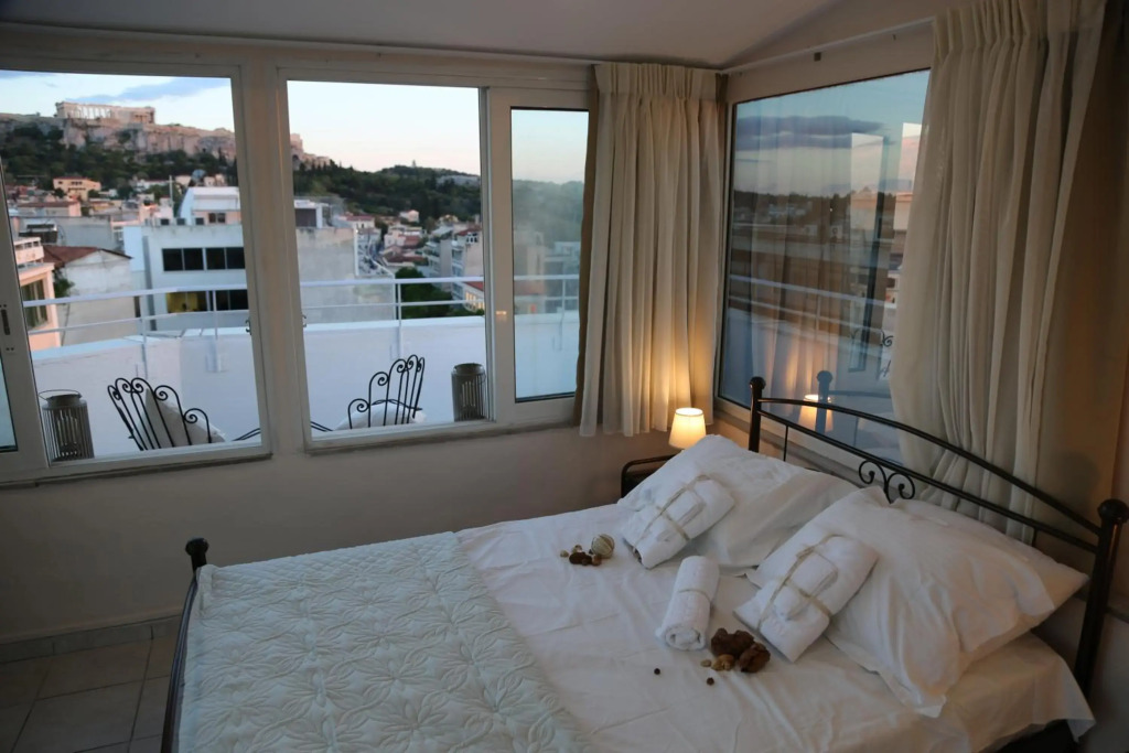 Flat in Monastiraki with stunning view of Acropolis