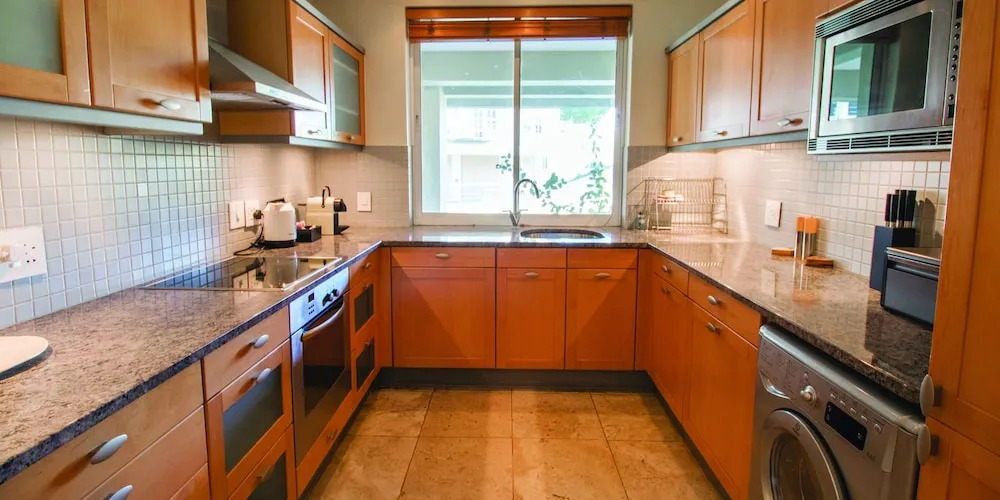 One Bedroom Apartment - Fully Equipped Waterfront Based, V&a Marina Residential