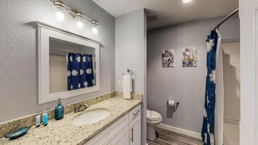 AH-H230 Newly Remodeled Second Floor Condo, Overlooking PoolHot Tub