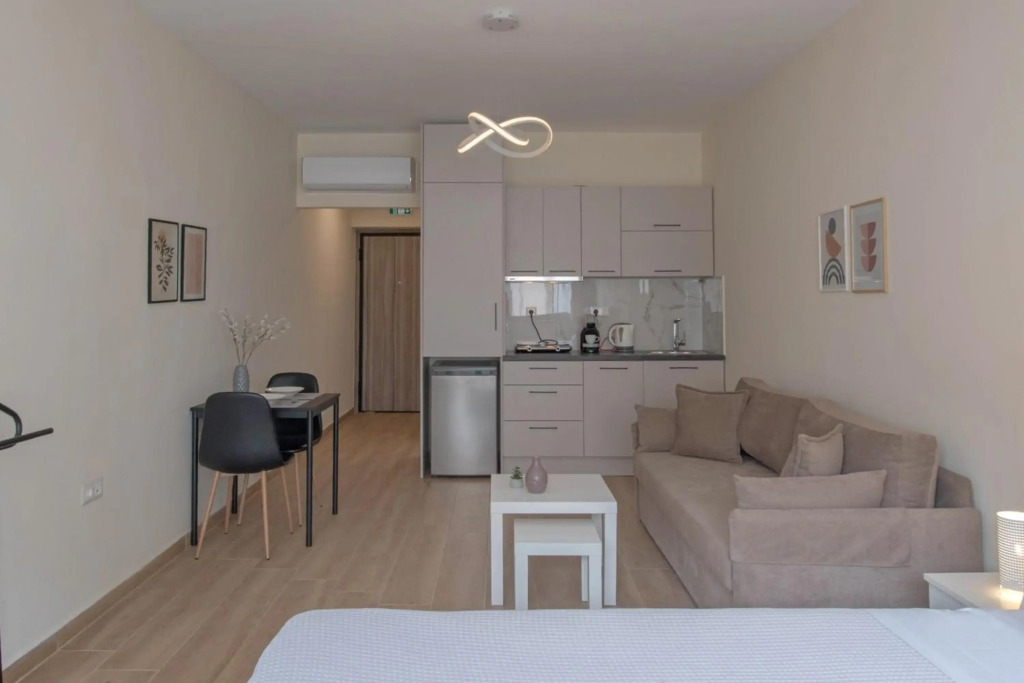 Amazing Apartments @ Aiolou Str