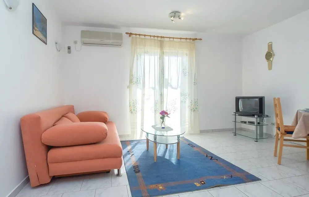 Awesome Apartment in Supetar With 2 Bedrooms and Wifi