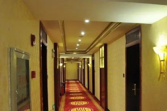 Shangri-La Zhenglong Holiday Hotel