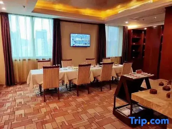 Golden Lun Hotel