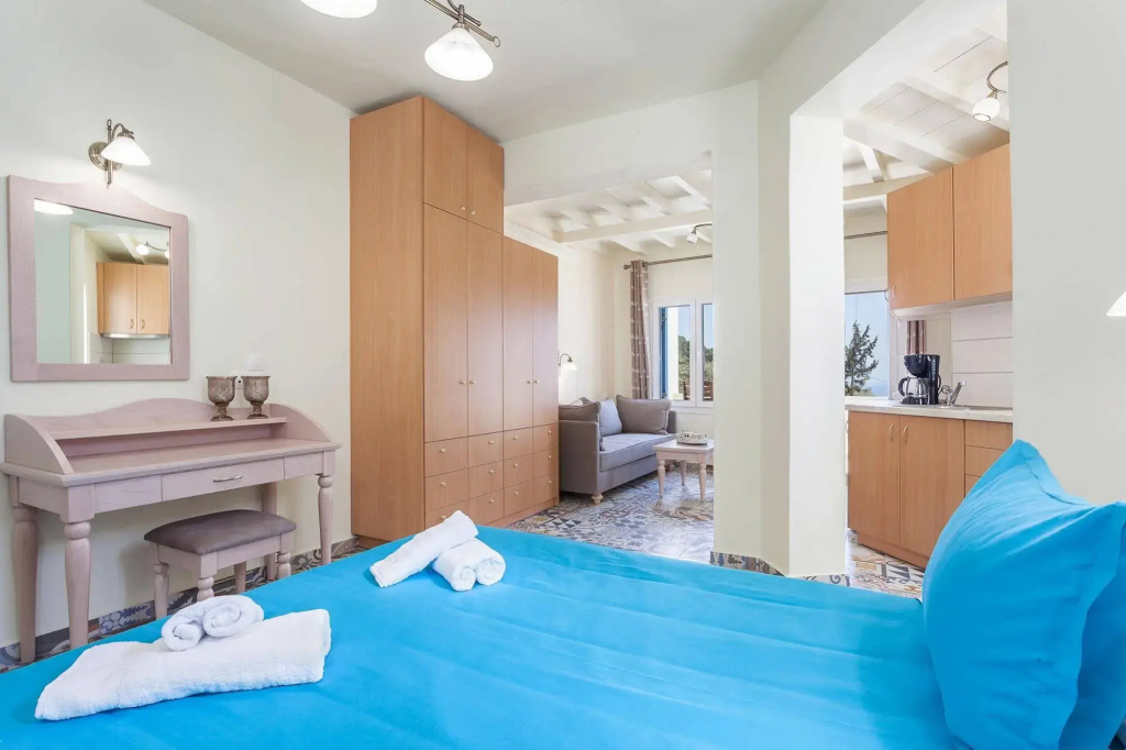 Stafylos Suites & Boutique hotel