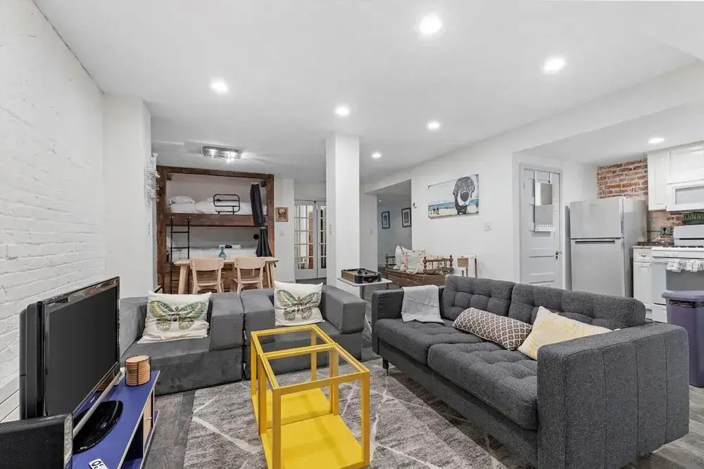 Cheery Flat in Adams Morgan Mt Pleasant