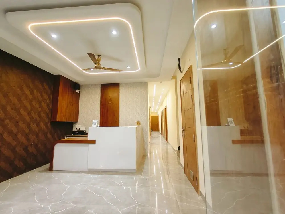 HOTEL BABYLON REGENCY, Opp Krishna Janmasthan Temple