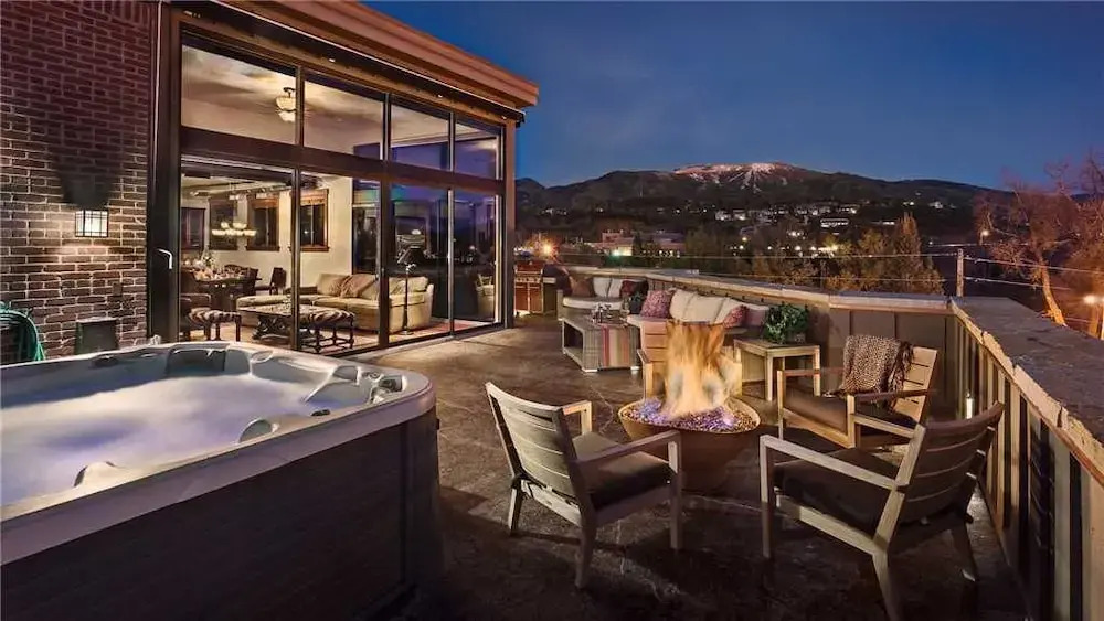 Ambassadors Penthouse 403 3 BedroomCondo By Moving Mountains