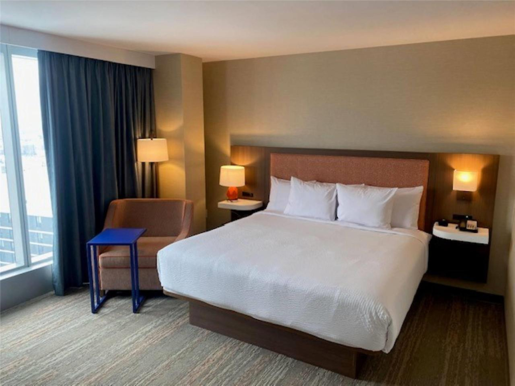 La Quinta Inn & Suites By Wyndham Queens NYC JFK AirTrain