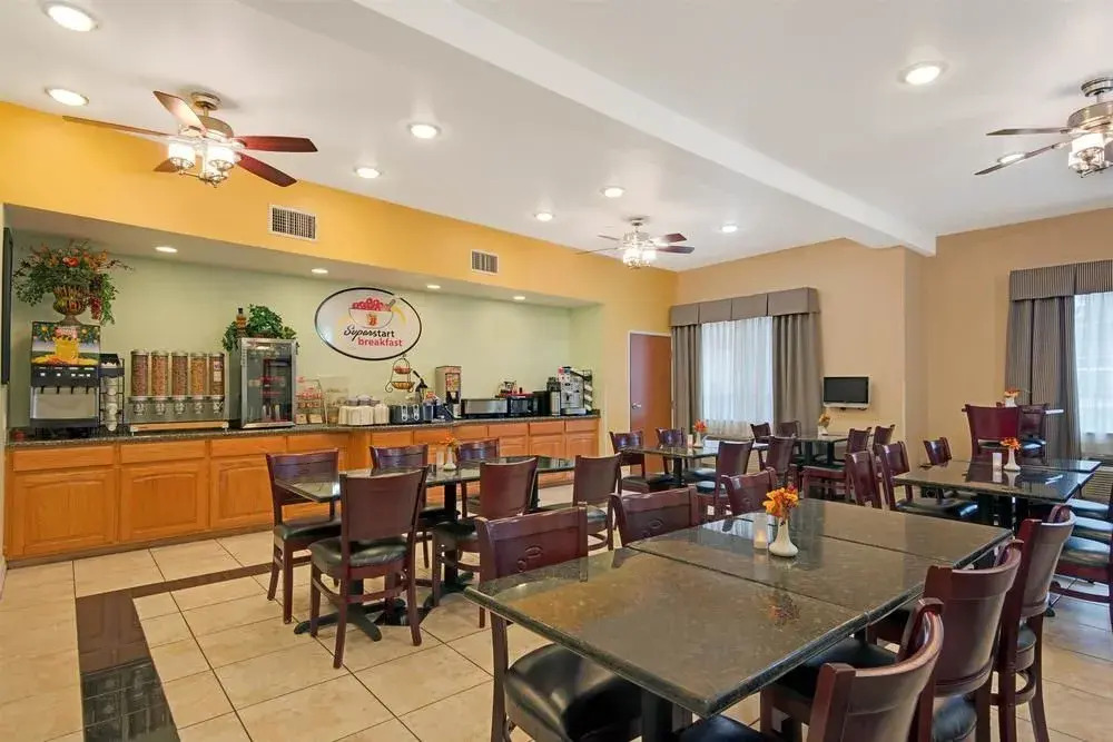 Super 8 Airport North