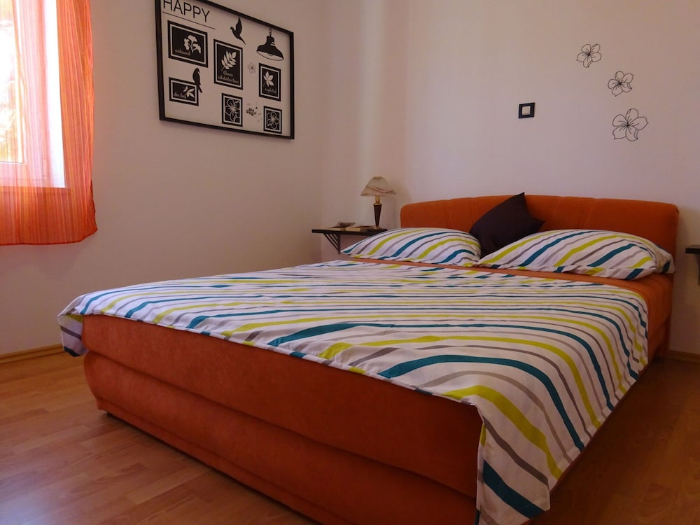 Large Apartment in Malinska near Sea
