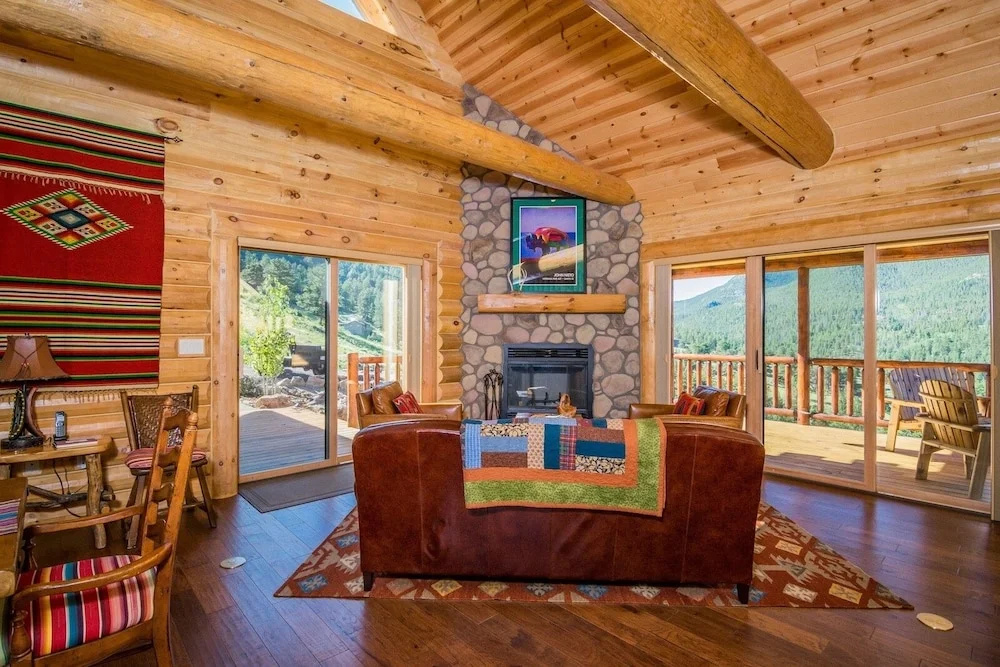 Armstrong Luxury Log Vacation  At Windcliff 4 Bedroom Home by RedAwning