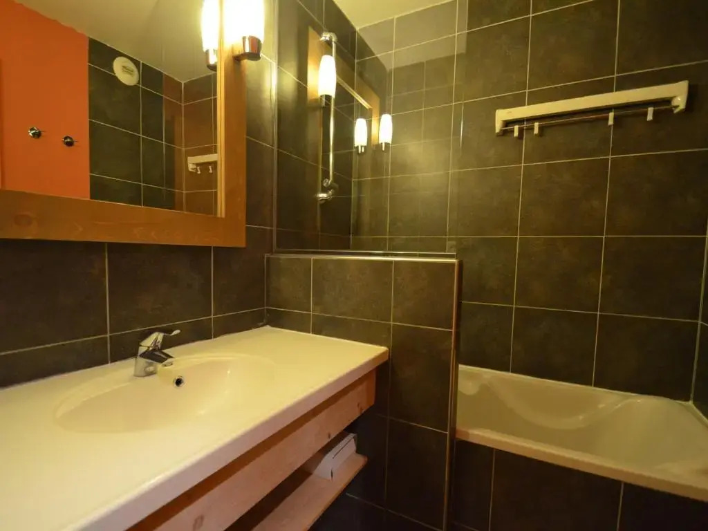 Appartement Les Menuires, 2 pièces, 4 personnes - FR-1-452-89